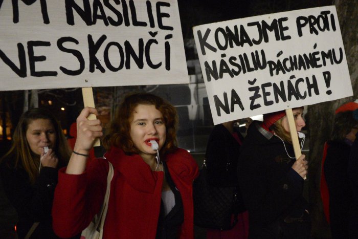 Ilustračný obrázok k článku Prešovské OZ MyMamy a jeho projekt bez násilia páchaného na ženách: Súčasťou bude aj beh na vysokých opätkoch