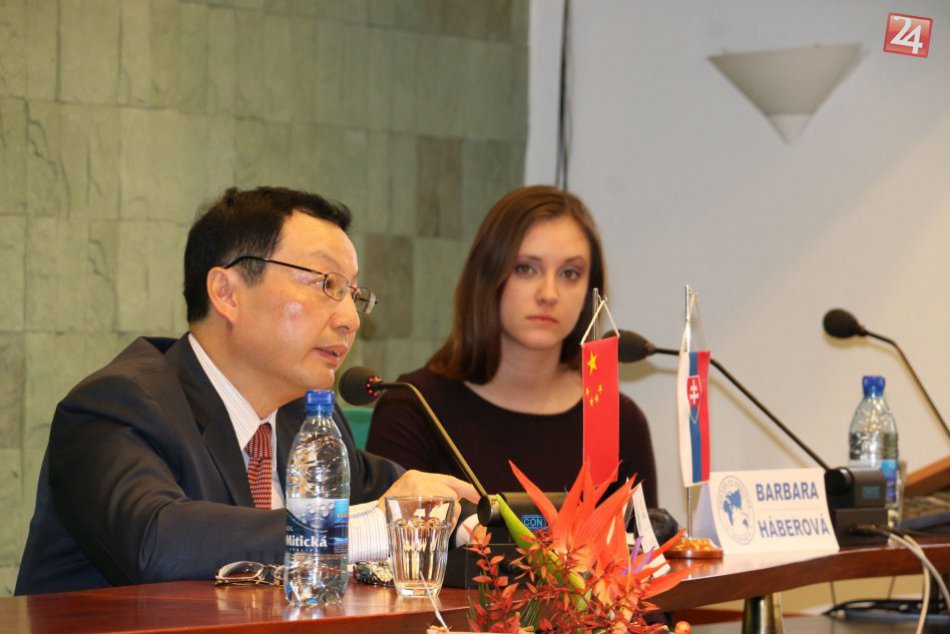 Ilustračný obrázok k článku Návšteva čínskeho veľvyslanca na akademickej pôde: Na UMB hovoril o ekonomických úspechoch jeho krajiny