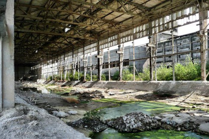 Ilustračný obrázok k článku Bývalá Nobelova továreň sa zmenila na mesto duchov. Kto má v rukách jej osud?