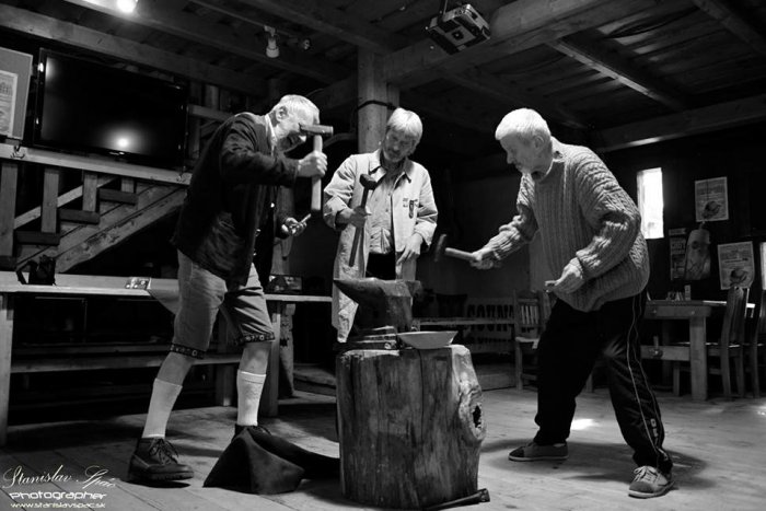 Ilustračný obrázok k článku Breznianski ochotníci v šoku: Predstavenie nám nikdy nezrušili ani komunisti, BBSK áno!