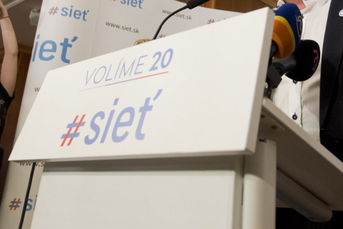 Ilustračný obrázok k článku Sieť s problémom: Zo strany odchádza trojica zvolených poslancov