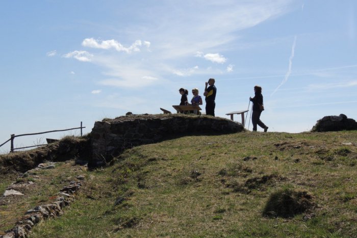 Ilustračný obrázok k článku Užitočné vítanie jari v našom regióne: Dobrovoľníci a školáci vyhrnú rukávy a urobia čo treba!