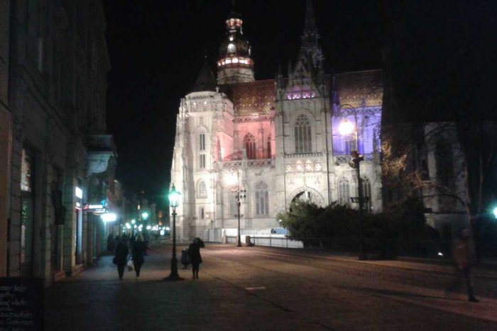 Ilustračný obrázok k článku Rátajte s tým vopred, nastane to už o niekoľko dní: Časť Košíc sa na desiatky minút ponorí do tmy!