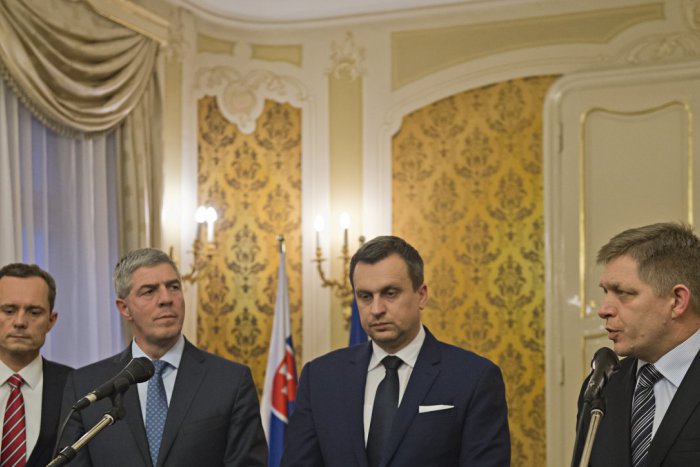 Ilustračný obrázok k článku Štyri strany si delia ministerstvá, pomer by mal byť 7:3:2:1