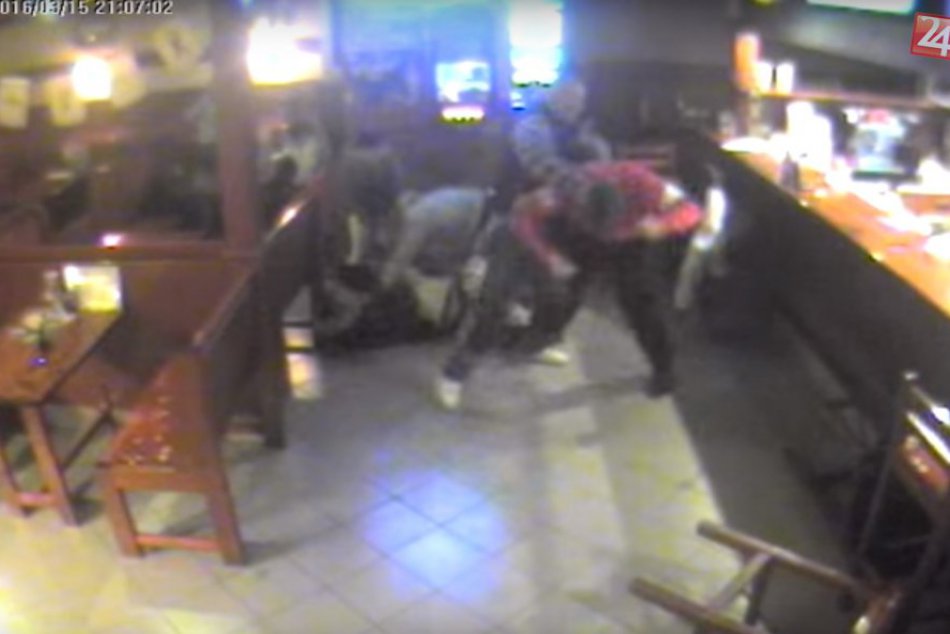 Ilustračný obrázok k článku Útok v žiarskej pivárni bude mať dohru: Traja muži (31,30,26) sú zadržaní, čo im hrozí?