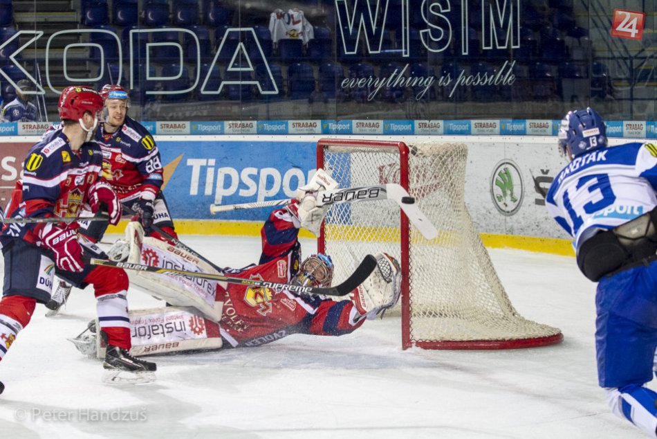 Ilustračný obrázok k článku Gólová prestrelka v Poprade. Kamzíci v polovici zápasu striedali brankárov