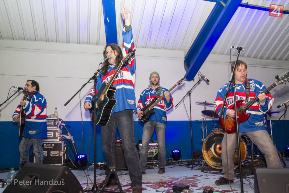 Ilustračný obrázok k článku Živá hudba na štadióne: Diváci si vychutnali Tatranku a FS Vernár