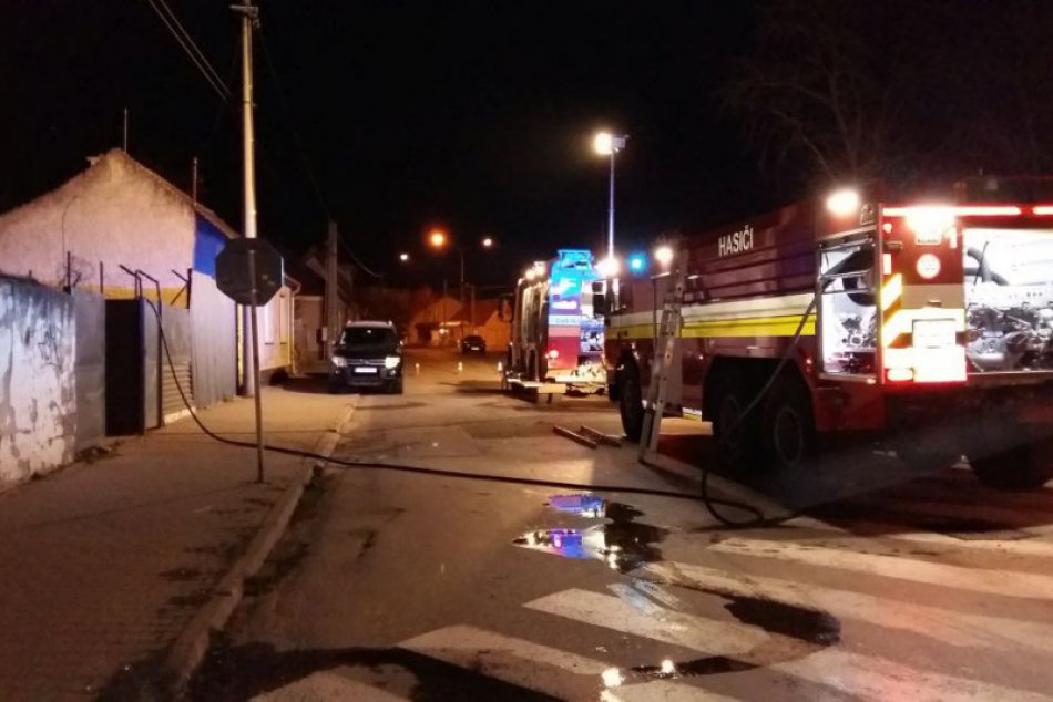 Ilustračný obrázok k článku FOTO: Nočný zásah hasičov, plamene zachvátili dom v Trnave!