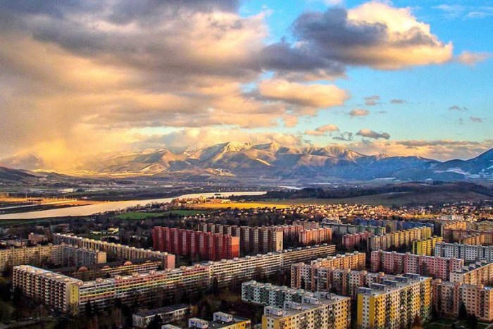 Ilustračný obrázok k článku Na Vlčincoch si určili hlavné úlohy roka: 7 prioritných vecí, ktoré chcú zrealizovať na najväčšom sídlisku v Žiline