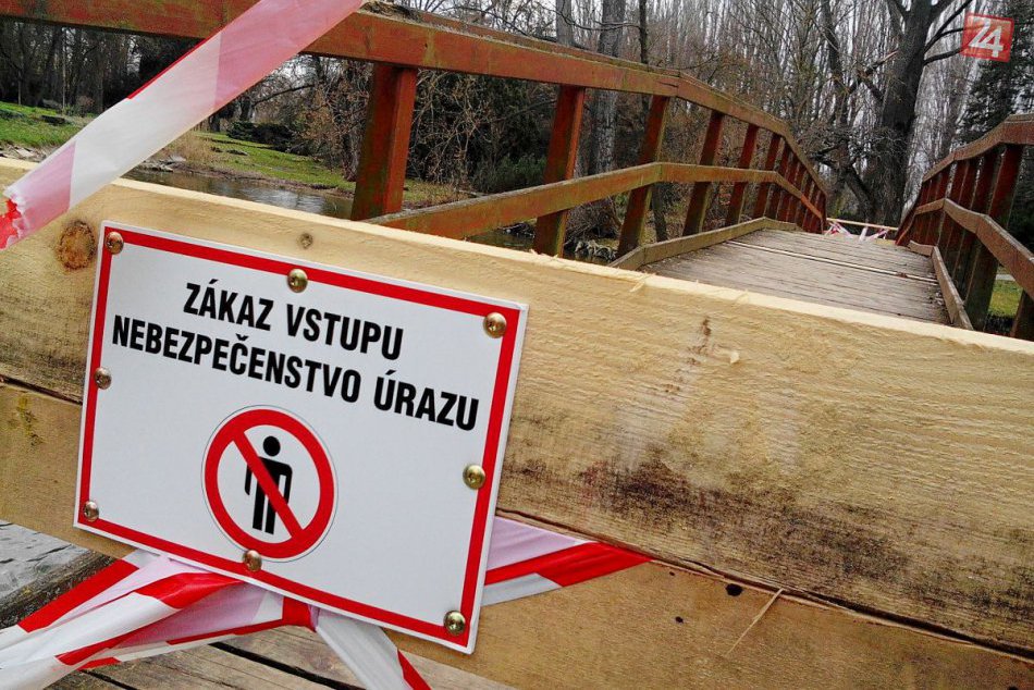 Ilustračný obrázok k článku Lávku v mestskom parku v Nitre uzavreli: Na opravu chýbajú peniaze