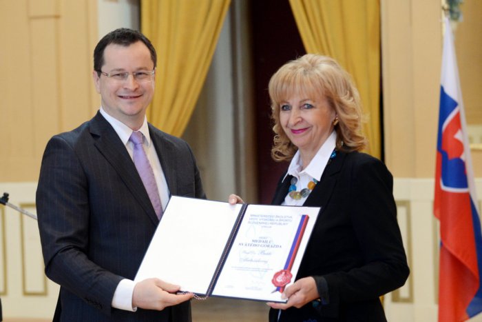 Ilustračný obrázok k článku Ich krásne úsilie neušlo pozornosti: Veľká pocta pre žilinské učiteľky, ocenil ich sám minister!