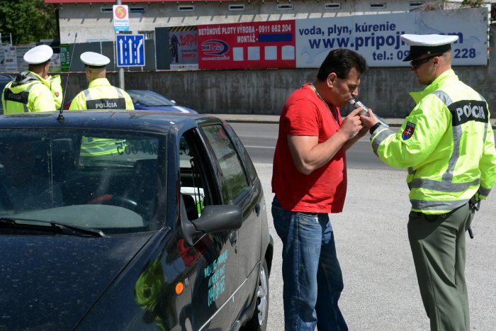Ilustračný obrázok k článku Víkendová akcia na alkohol: polícia sa chystá na nebezpečných vodičov