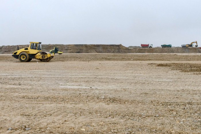 Ilustračný obrázok k článku Rad ďalších námietok k výstavbe automobilky Jaguar Land Rover v Nitre: Stavebný úrad všetky zamietol