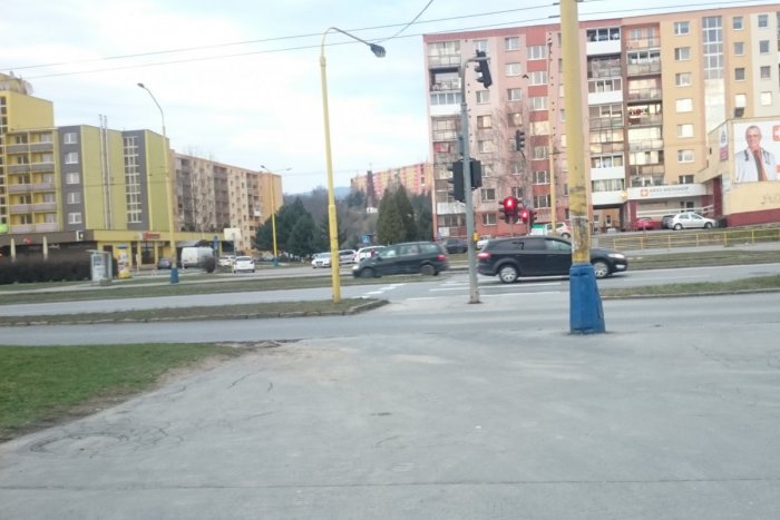 Ilustračný obrázok k článku Pred poliklinikou na Sekčove auto zrazilo malé dievčatko: S touto žiadosťou sa policajti obracajú na ľudí!