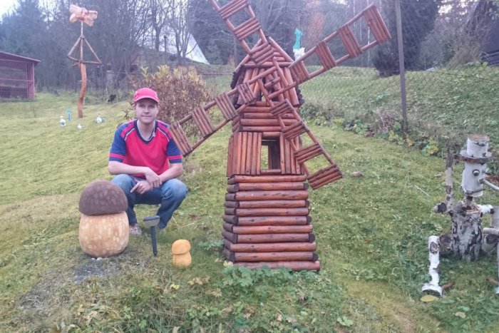 Ilustračný obrázok k článku Vyštudovaný manažér má šikovné ručičky na pohľadanie: Paráda, čo všetko Dano dokáže urobiť z dreva