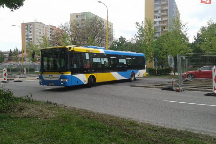 Ilustračný obrázok k článku Hľadaný vodič prešiel na plnú, tam to ale len začalo: Udalosť Nad Jazerom vás nenechá chladnými!