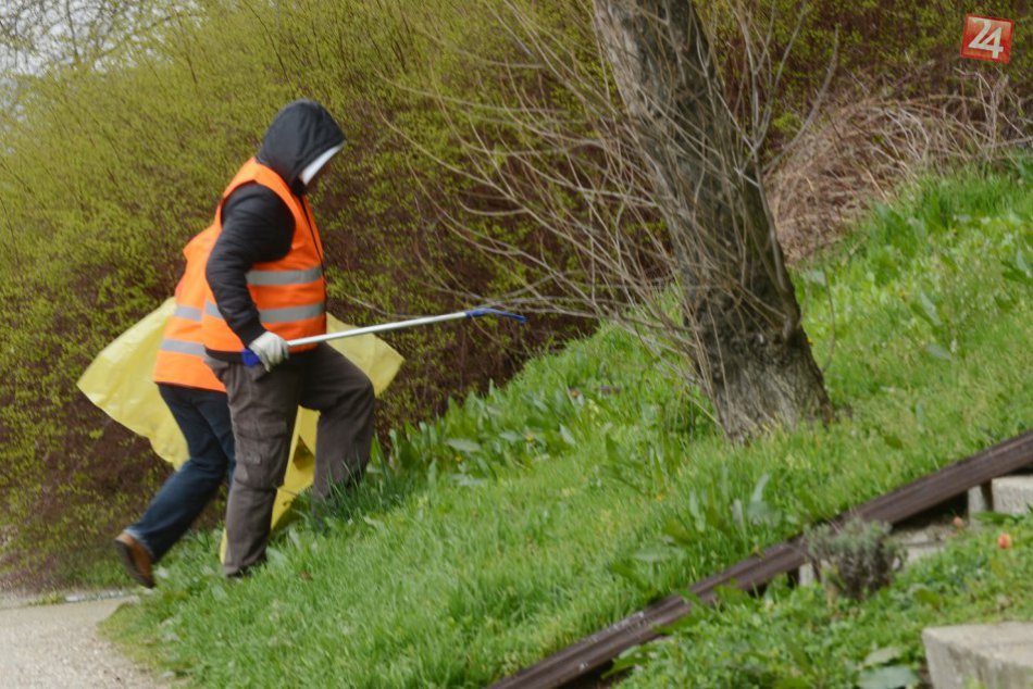 Ilustračný obrázok k článku Do upratovania Dúbravky sa zapoja ľudia bez domova