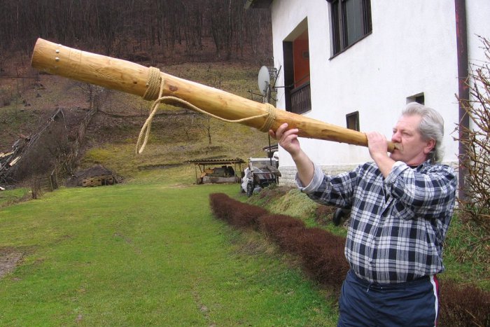 Ilustračný obrázok k článku Centrom diania v šarišskej obci je legendárna studňa: Preberá sa pri nej futbal aj politika