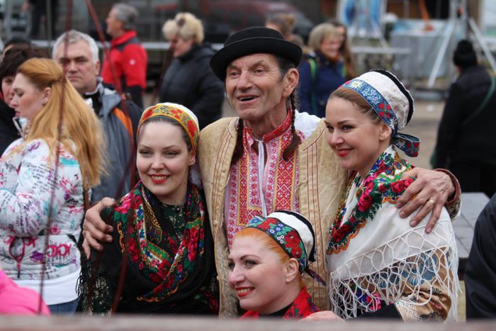 Ilustračný obrázok k článku Veľkonočné radosti na Mýte: Šibači spadli priamo z neba, FOTO