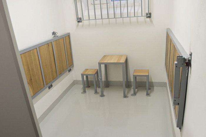 Ilustračný obrázok k článku Marián (46) si vypil a potom  vyvádzal:  Vyhrážal sa rodine podpálením domu