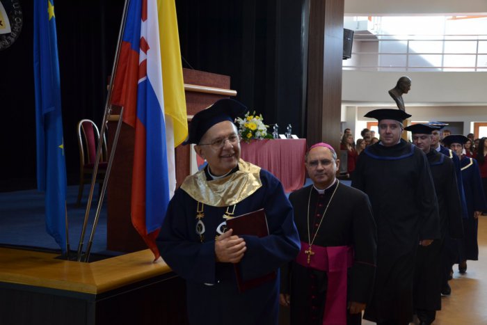 Ilustračný obrázok k článku Ružomberskí poslanci schválili udelenie čestného občianstva Tadeuszovi Zasępovi