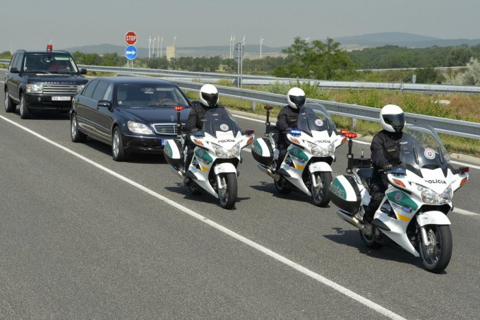 Ilustračný obrázok k článku Vláda šokuje: Na 1. apríla predáva ojazdené limuzíny za pár stovák!