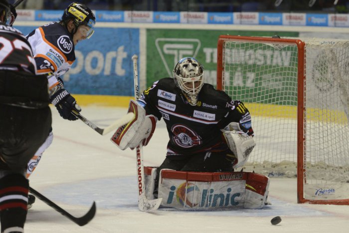 Ilustračný obrázok k článku Bystričania doma vykorčuľovali proti Košičanom: Od finále delí baranov už len jediná výhra!