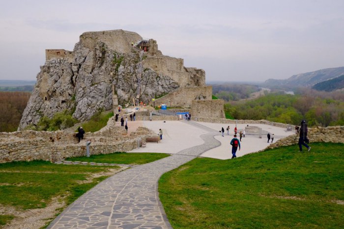 Ilustračný obrázok k článku Obnova Devína pokračuje, na sprístupnenie horného hradu si však ešte počkáme