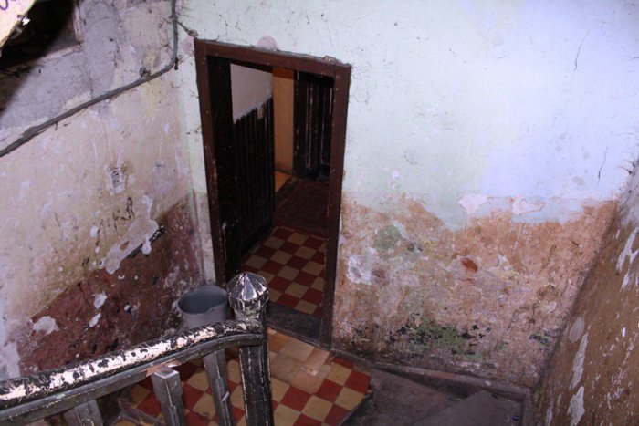 Ilustračný obrázok k článku Radikálny krok žilinskej radnice! Z bytov na Bratislavskej deložovali rodiny, ktoré neplatili nájomné