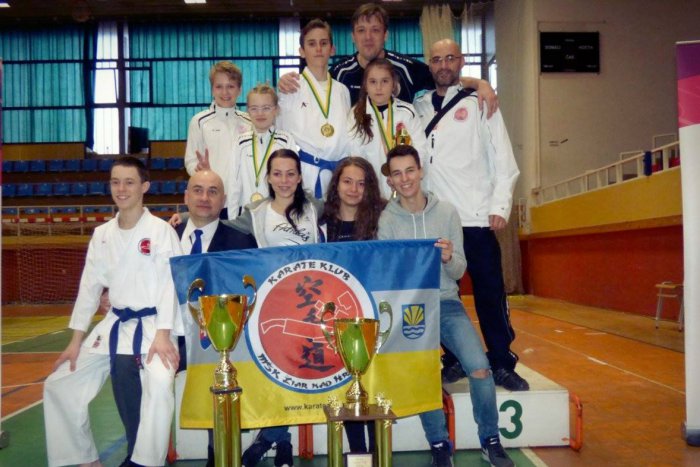 Ilustračný obrázok k článku Výjazdy žiarskych karatistov: Milým prekvapením majstrovský titul pre malého Peťka (5), FOTO