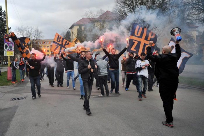 Ilustračný obrázok k článku Ruža doma nezaváhala: Trnavskí pyrotechnici odtiahli z Ružomberka s dlhým nosom