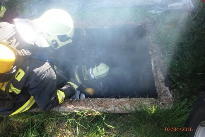 Ilustračný obrázok k článku Otrasný nález: Hasiči objavili v horiacej šachte mŕtvolu muža!