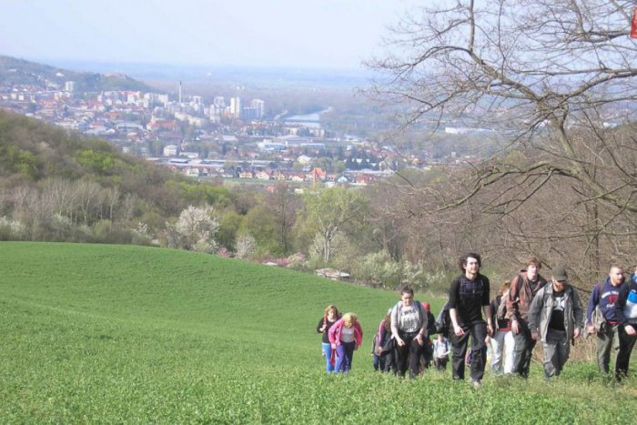 Ilustračný obrázok k článku Pri Hlohovci pribudne náučný chodník: Chystá sa jeho slávnostné otvorenie