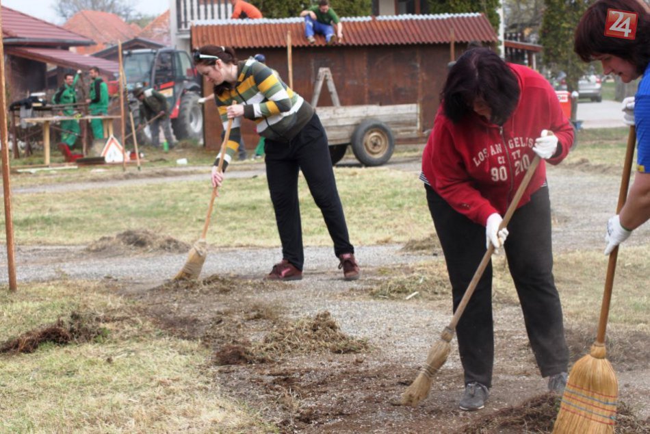 Ilustračný obrázok k článku FOTO: Deti majú dôvod na radosť. Dopravné ihrisko pri Moravciach ožilo pod rukami dobrovoľníkov
