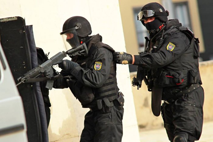 Ilustračný obrázok k článku Protidrogová razia policajtov v Mikuláši: Dvaja mladíci už čelia obvineniu! FOTO