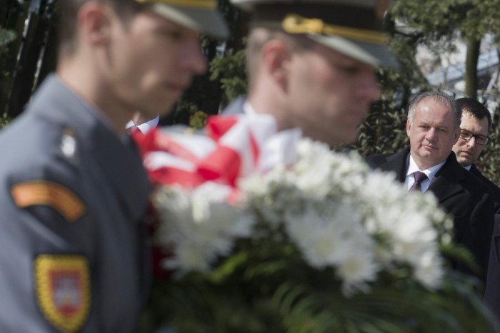 Ilustračný obrázok k článku Na brífingu prezidenta padali tvrdé slová na adresu Kotlebu: Je to fašista, treba to pomenovať jasne!