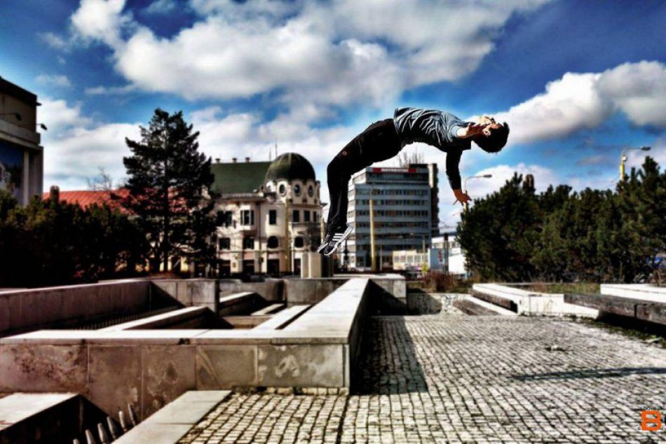 Ilustračný obrázok k článku Východniar roka Vlado (23) sa venuje netypickému športu: S frajerkou robí takéto saltá, FOTO