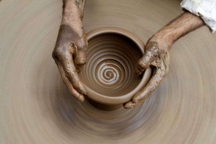 Ilustračný obrázok k článku Krásna aktivita pre žiakov špeciálnej školy v Revúcej: Experimentovali s hlinou