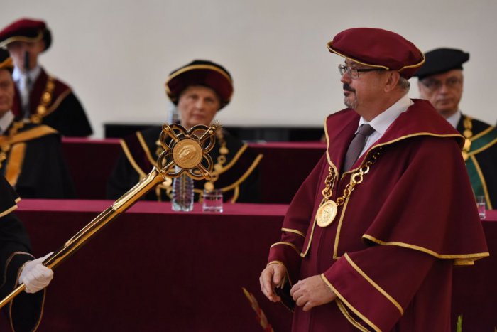 Ilustračný obrázok k článku Dostalo sa im veľkej pocty: Trnavská univerzita ocenila pedagógov