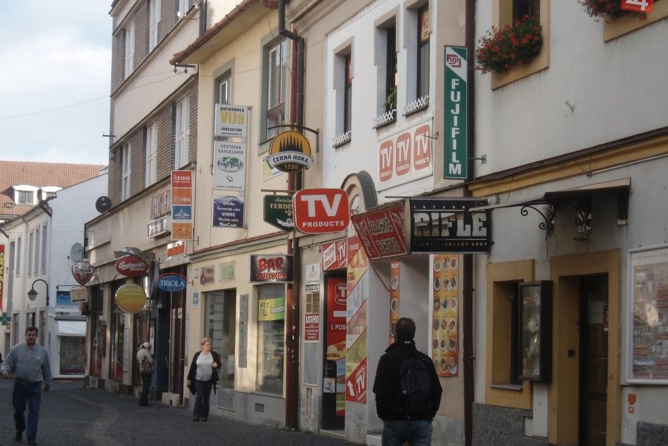 Ilustračný obrázok k článku Mesto chce zatočiť s vizuálnym smogom: Odstránilo desiatky nezákonných reklám