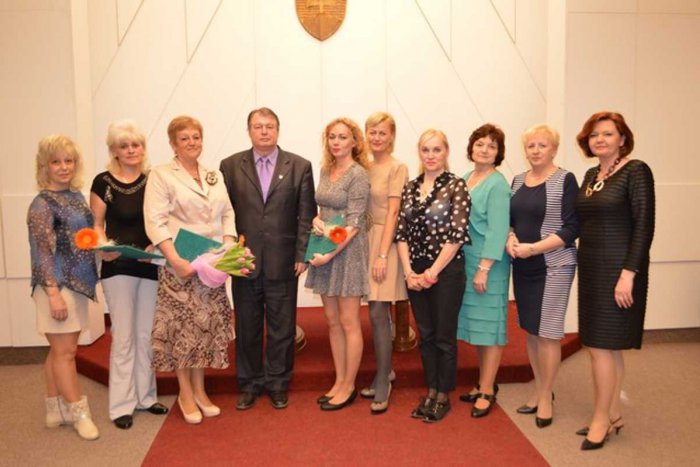 Ilustračný obrázok k článku Práca učiteľov v Starom meste neostala bez povšimnutia: ZOZNAM ocenených