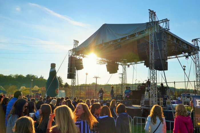 Ilustračný obrázok k článku Obľúbený festival v Prešove sa opäť chystá otvoriť brány: Pozrite, aký nadupaný program bude na Unipo feste