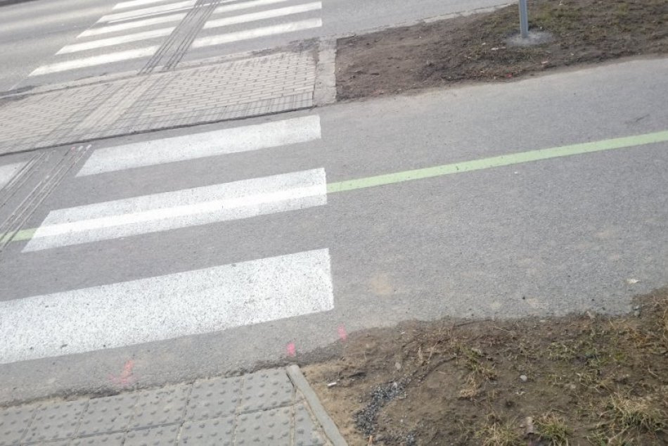 Ilustračný obrázok k článku Hrozivá nehoda v Žiari: Otca s dcérkou (5) zrazilo auto priamo na priechode