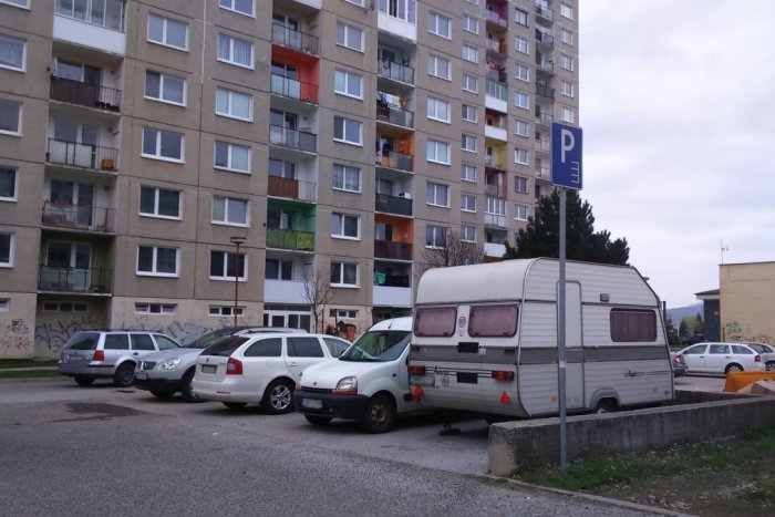 Ilustračný obrázok k článku Fotky, ktoré mnohých vytočia: Čierna skládka vyrastá priamo na sídlisku!