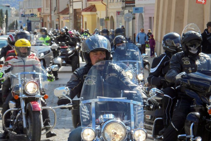 Ilustračný obrázok k článku Motosezóna je tu čo nevidieť: Už onedlho sa v našom meste stretnú desiatky nadšencov z celého okolia