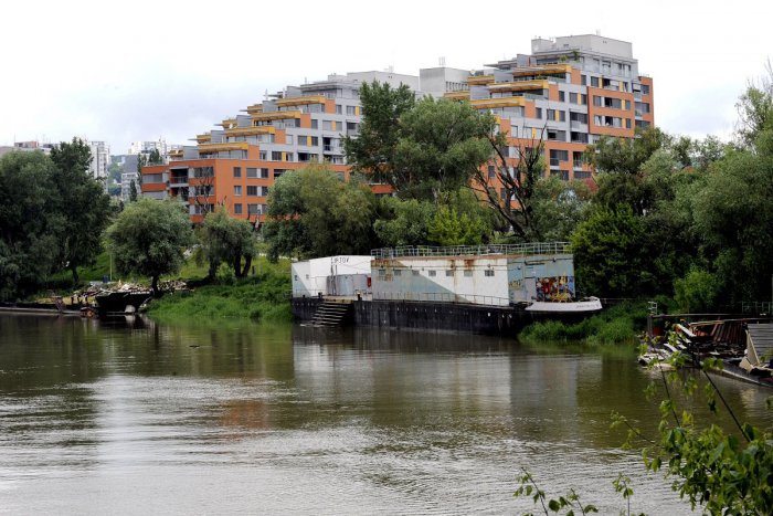 Ilustračný obrázok k článku Výstavba novej lodenice v Karlovej Vsi dostala zelenú