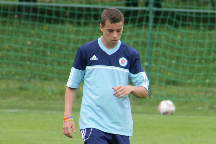 Ilustračný obrázok k článku Talentovaný Kevin (17) z nášho okresu v drese Slovana: Ešte o ňom budeme počuť!