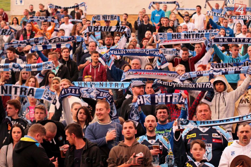 Ilustračný obrázok k článku FOTO: Stovky ľudí si užili hokej na nitrianskom amfiteátri