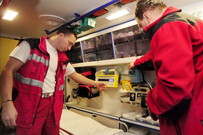 Ilustračný obrázok k článku Pri Žiari zasahovali horskí záchranári z Tatier: Muž sa zranil pri hasičskej previerke