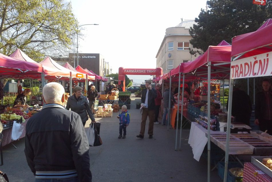 Ilustračný obrázok k článku Už vám padli do očí? Na trhoch v Hlohovci môžete navštíviť najštipľavejší aj najsladší stánok, FOTO